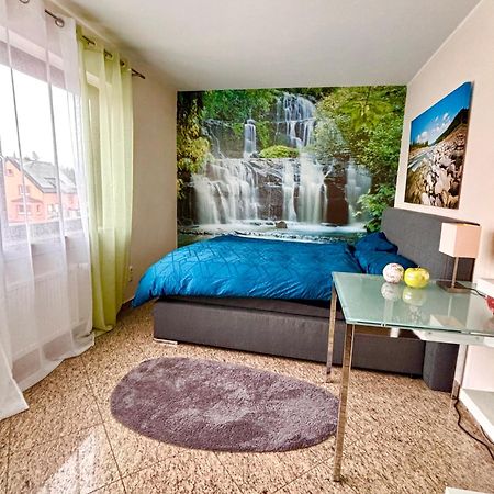 Magisches Doppelzimmer Mit Atemberaubender Wasserfall-Wand In Seligenstadt Buitenkant foto