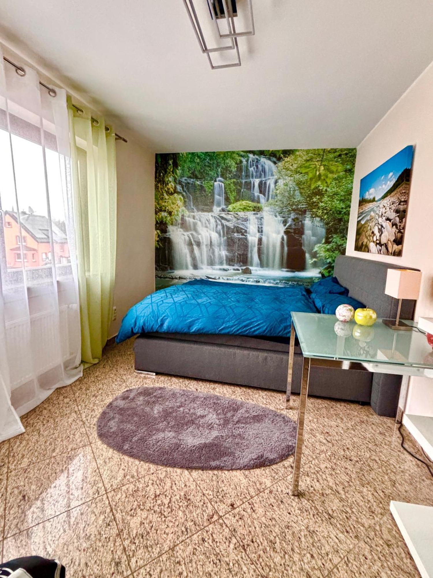 Magisches Doppelzimmer Mit Atemberaubender Wasserfall-Wand In Seligenstadt Buitenkant foto